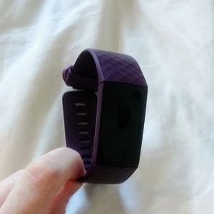 Fitbit Charge 4 in Plum
